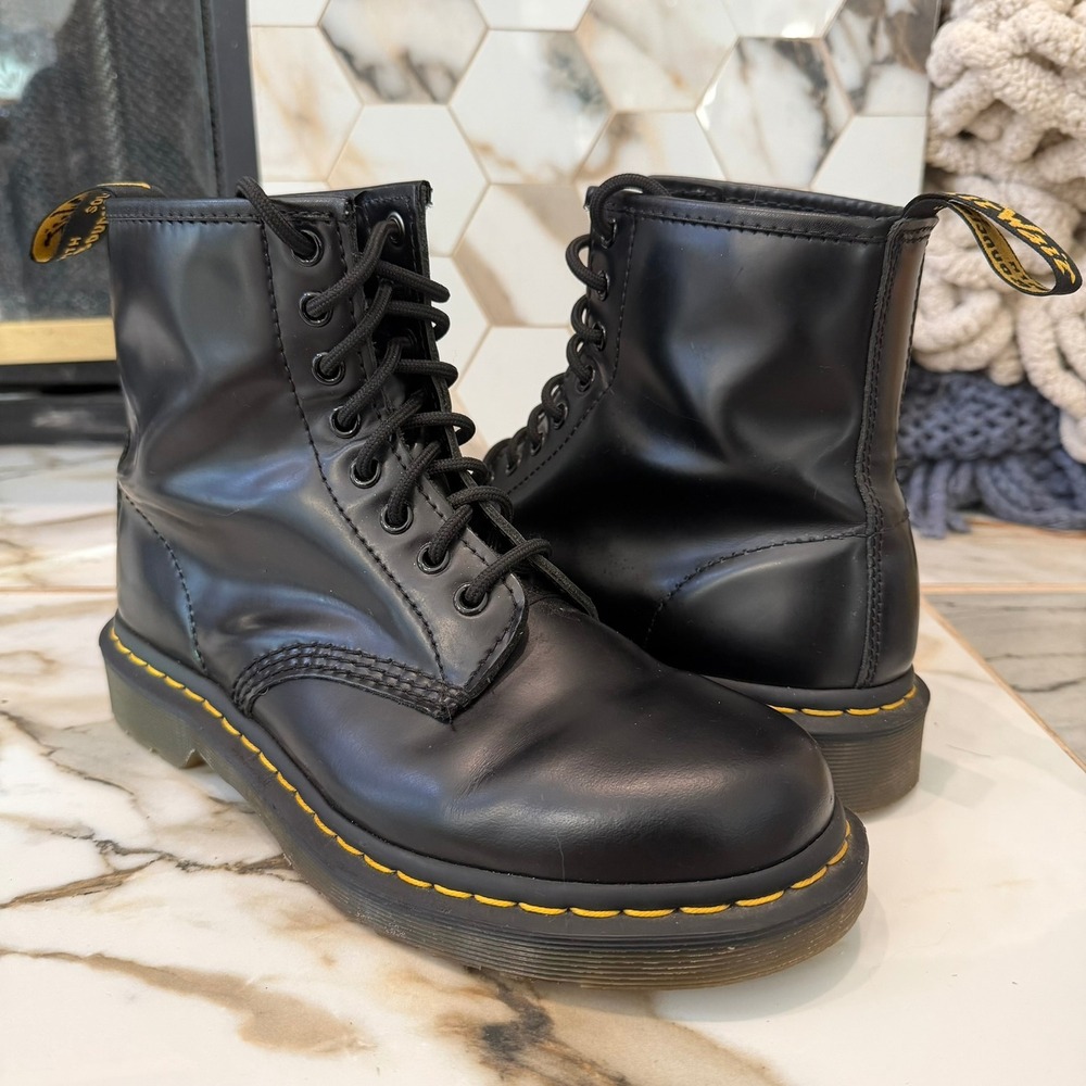 Dr. Martens 1460 Boots Mens 7 Womens 8 UK 6‎ Smooth Leather 8-Eye Lace Up Black